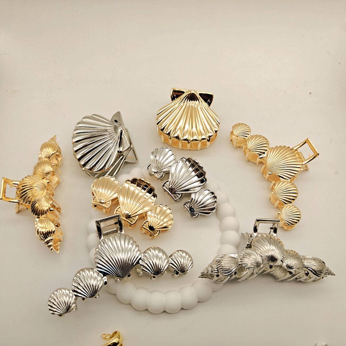 The Amalfi Shell Claw Clip